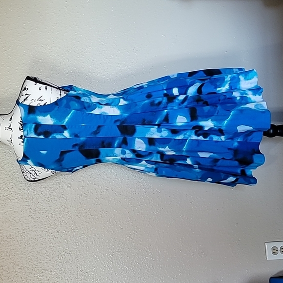 Calvin Klein summer dress - Picture 2 of 3